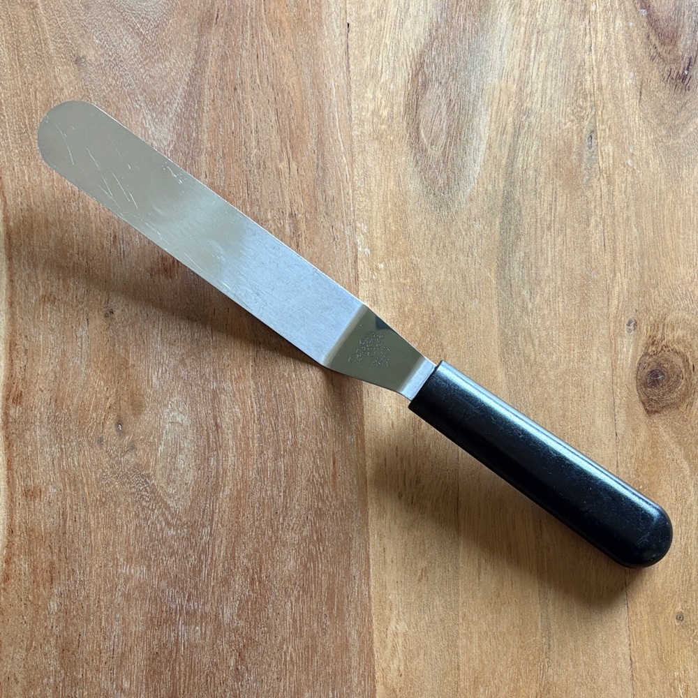 The Pampered Chef Stainless Frosting Spatula - Silver Finish